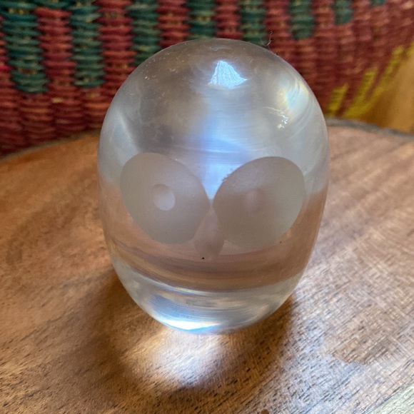 Vintage decorative etched glass owl figurine or paperweight - Picture 3 of 11